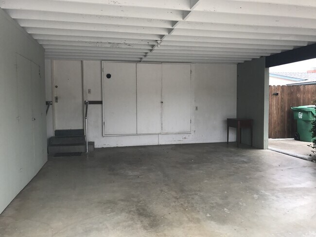 Building Photo - Three Bedroom Turnpike Home/Foothill Schoo...