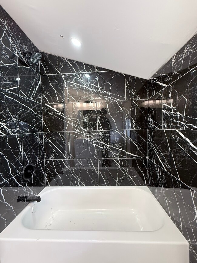 Building Photo - 315 Park Ave