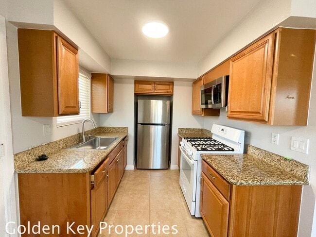 Building Photo - Beautifully Updated 2 Bedroom in Prime Carlsbad Village Location!