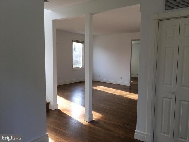 Building Photo - 5407 Roosevelt St