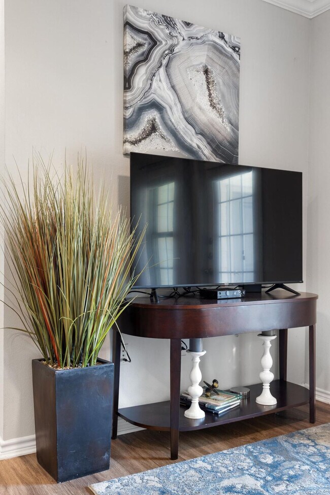 Building Photo - 5511 Pecan Spgs Rd