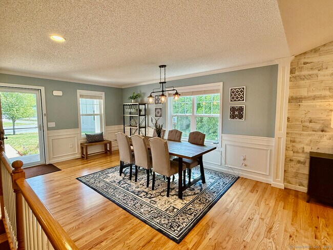 Building Photo - 28 Woodridge Dr