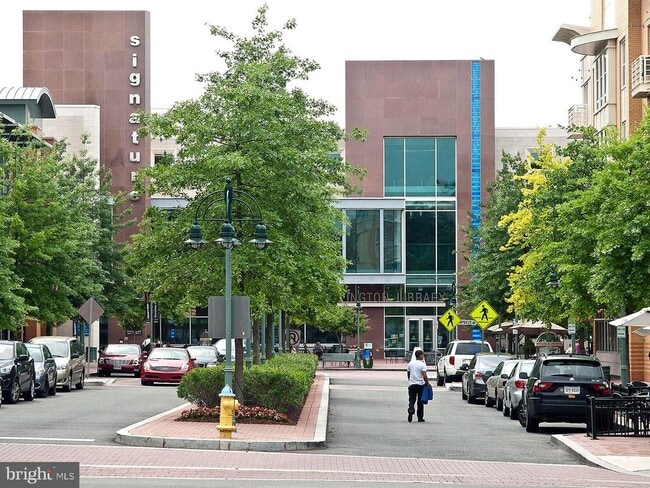 Building Photo - 2822 S Buchanan St