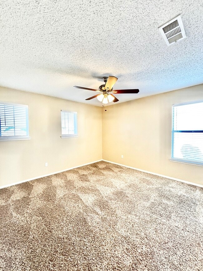 Building Photo - 319 Tioga Dr