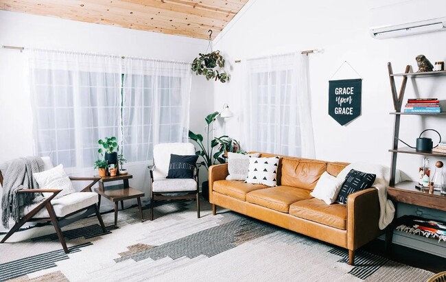 Building Photo - Classic Meets Modern Two-Bedroom, one bath Home in the Columbia Neighborhood