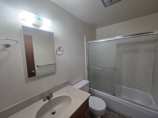 Building Photo - Price reduced! Pet-friendly and updated 3BR/1BA Eureka home