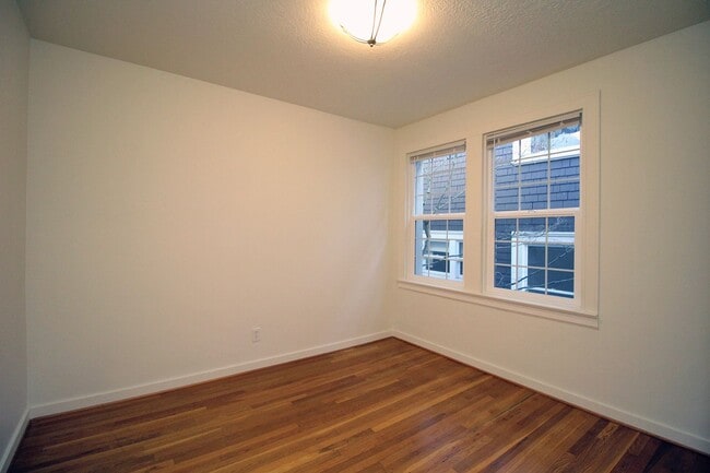 Building Photo - 1928 SW Laurel St