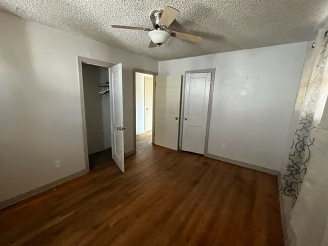 Building Photo - 4409 S Travis St