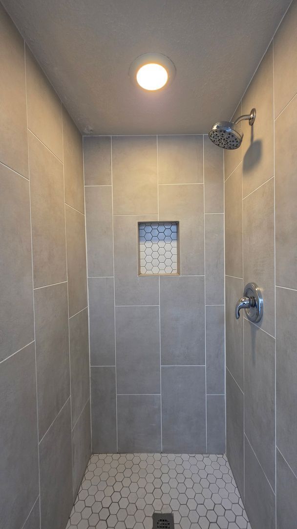 Building Photo - 145 N Kealy Ave