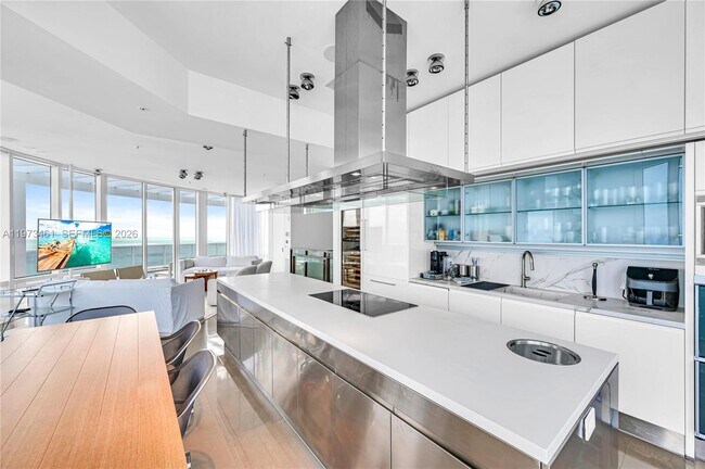 Building Photo - 18101 Collins Ave