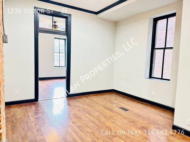 Building Photo - Newly Renovated 2BD/2BA in Walkable Soulard