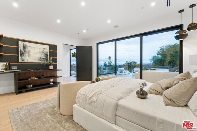 Building Photo - 9031 Alto Cedro Dr