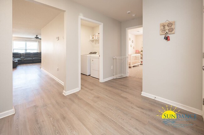 Building Photo - Stunning 4 Bedroom Home in Crestview! -Sol...