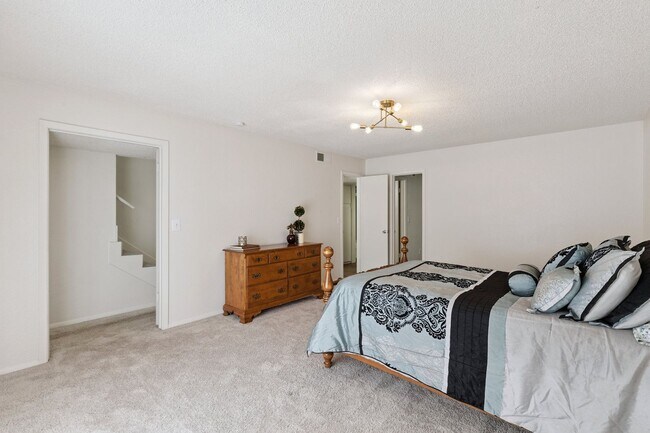 Building Photo - 2400 Sq Ft Condo for Rent Near Shopping