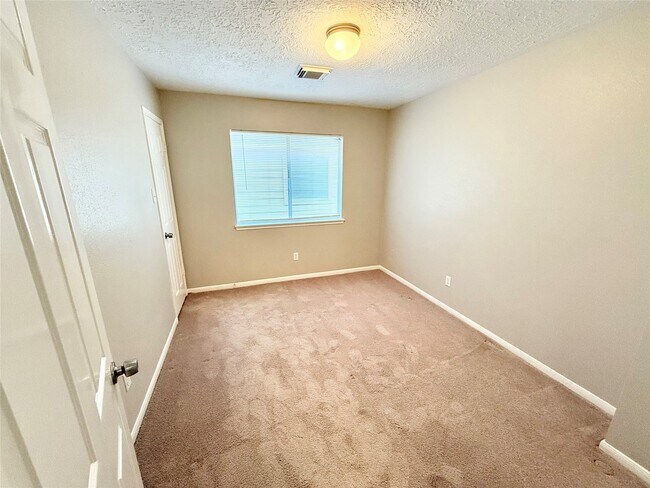 Building Photo - 4719 Orkney Dr