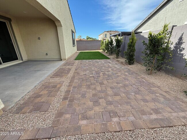 Building Photo - 10270 W Indianola Ave