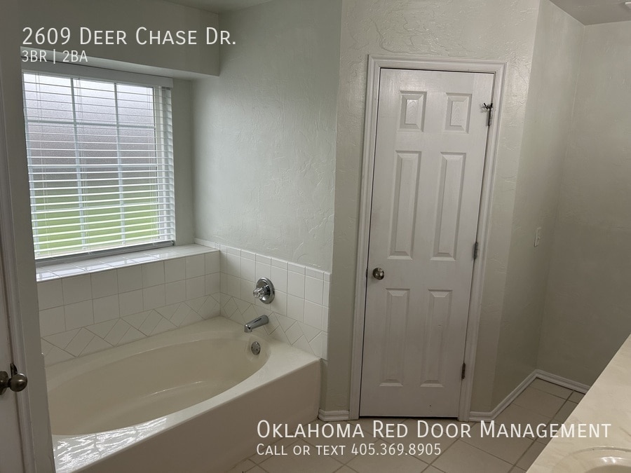 Building Photo - 2609 Deer Chase Dr