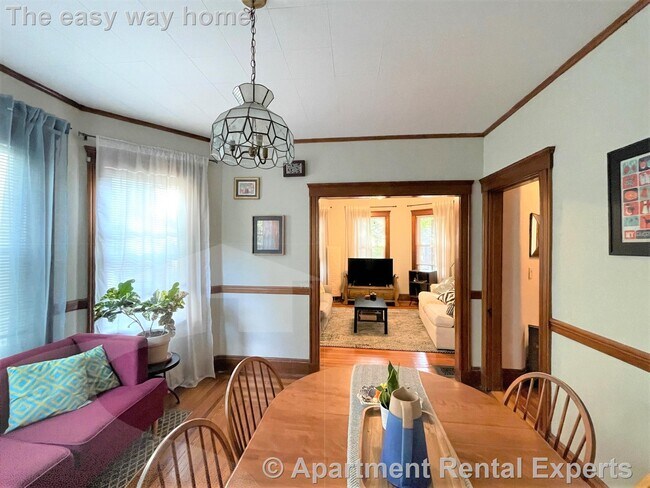 Building Photo - 95 Bartlett St