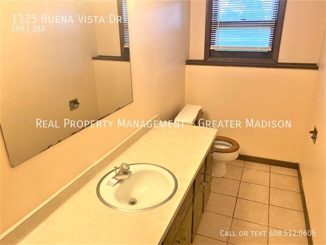 Building Photo - 1325 Buena Vista Dr