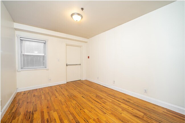Building Photo - 102 Hudson St