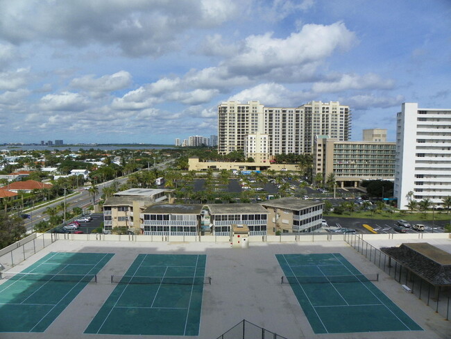 Building Photo - 3400 N Ocean Dr