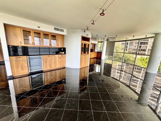 Building Photo - 2025 Brickell Ave