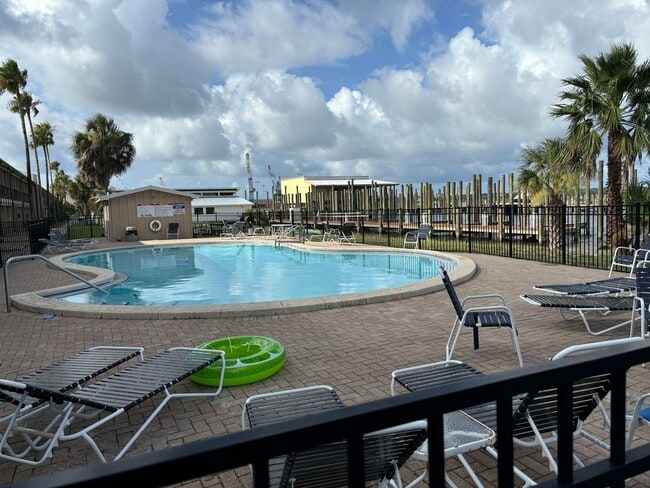 Building Photo - Waterfront Condo