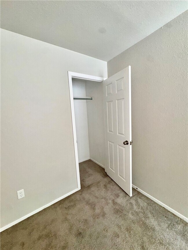 Building Photo - 1334 S Kingfisher Ln