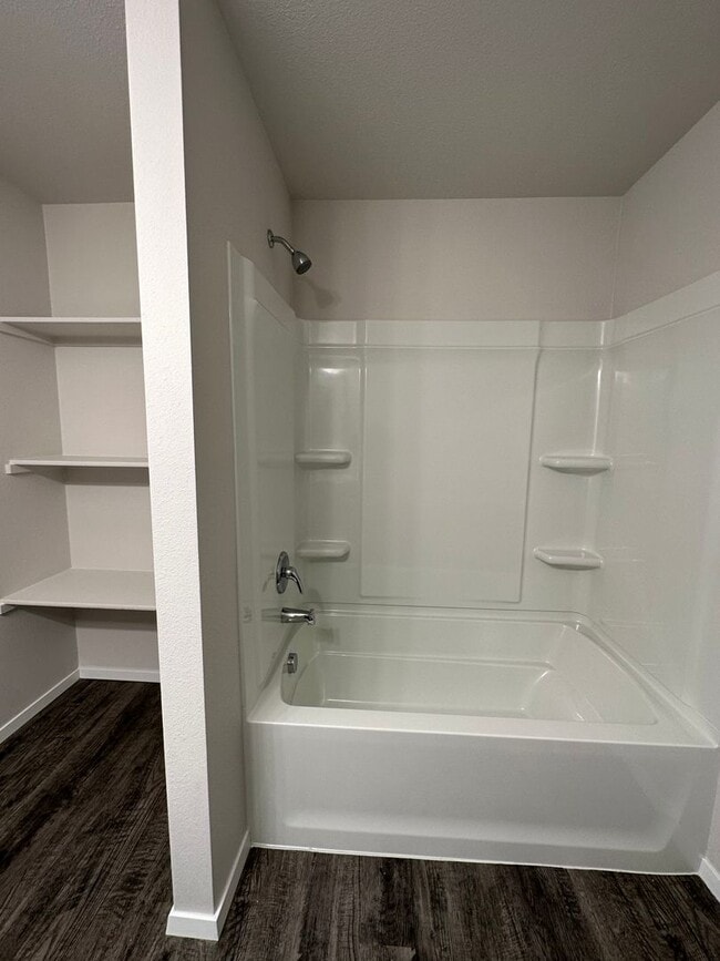 Building Photo - *Pre-leasing* Three Bedroom | Two Bath Hom...