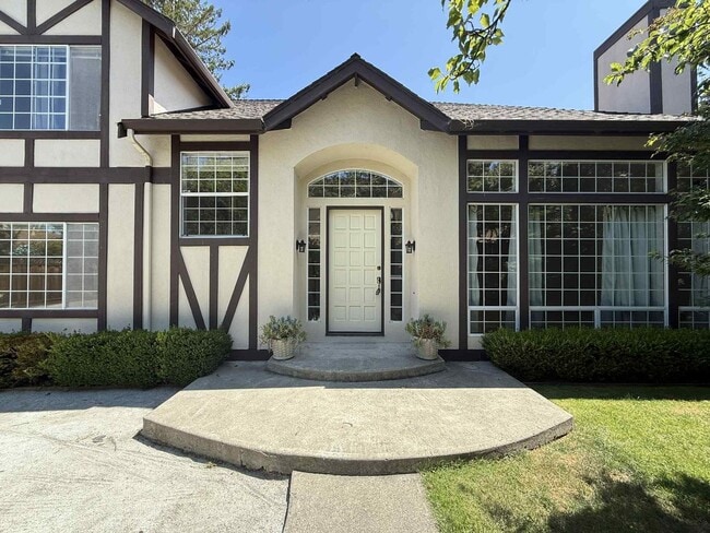Building Photo - Tucked-Away Tudor Gem Near Atherton