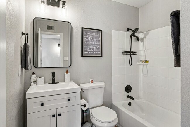 Building Photo - 4102 W Virginia Ave