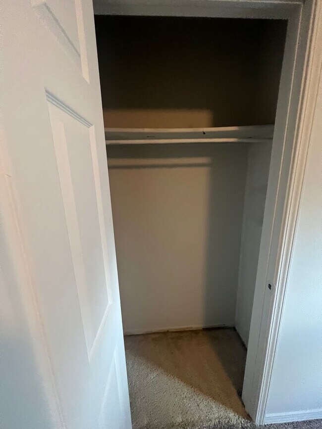 Building Photo - 705 Black Oak