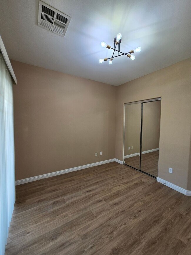 Building Photo - Summerlin Tudor Park