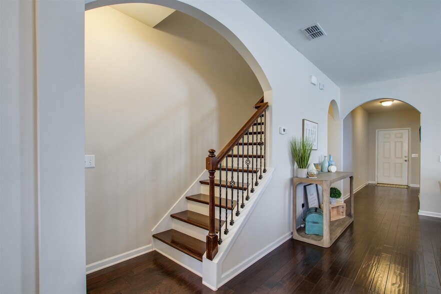 Building Photo - 1989 Stonewater Dr