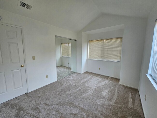 Building Photo - Great Location.... Gorgeous 2 Bedroom 2 Bath End Unit Condo in North San Jose
