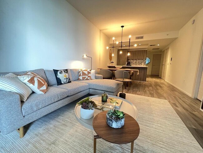 Building Photo - 801 S Miami Ave