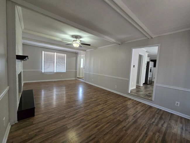 Building Photo - 6172 Lakeway Dr