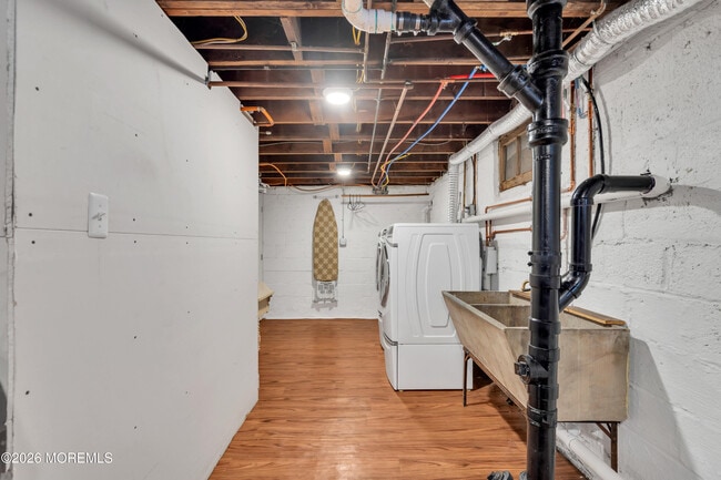 Building Photo - 519 Ryeside Ave