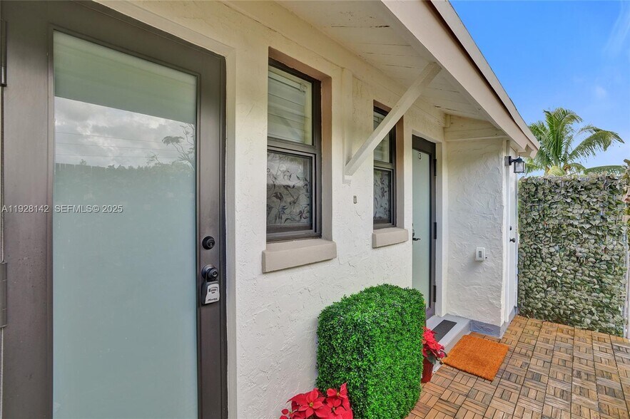 Building Photo - 1721 SW 13th St