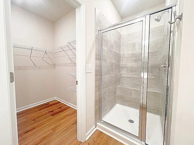 Building Photo - 7 Vine House Dr