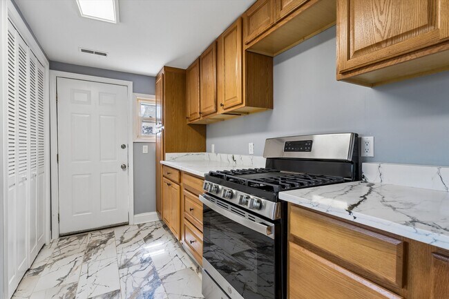 Building Photo - 1428 24th St