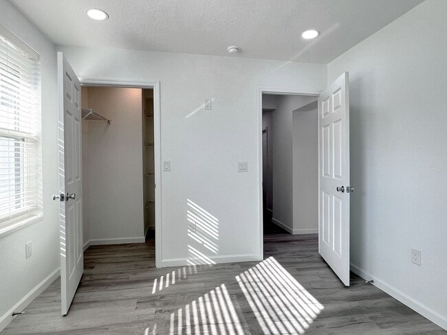 Building Photo - Charming Three-Bedroom Home