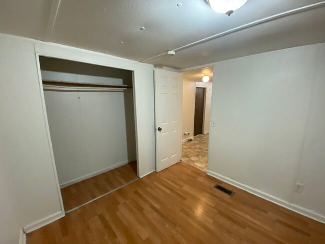 Building Photo - 11 Coach Dr