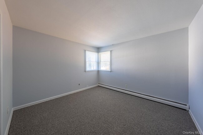 Building Photo - 831 Sycamore Ave