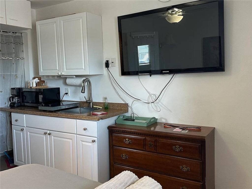 Building Photo - 53 Winnapaug Rd