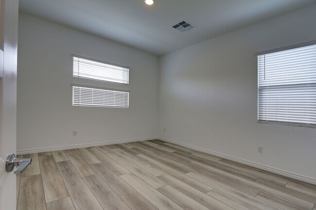 Building Photo - New Home in Summerlin 55+ Community