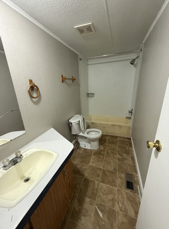 Building Photo - 3 Bedroom, 2 Bath In Stonewall