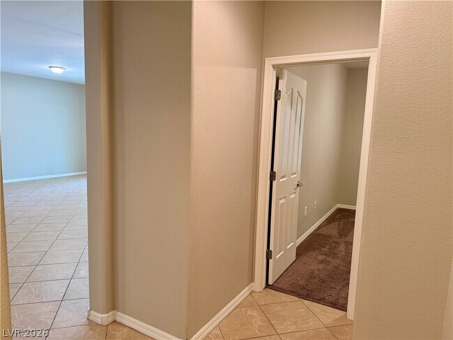 Building Photo - 2168 Sawtooth Mountain Dr