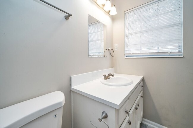 Building Photo - Now Leasing! 4-Bedroom Home with Modern Features & Great Layout