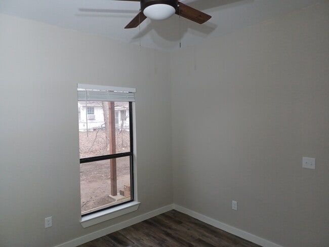 Building Photo - 1945 E Washington St